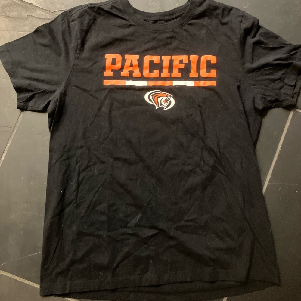 Nike Men’s Size Large Black Pacific Graphic T-Shirt